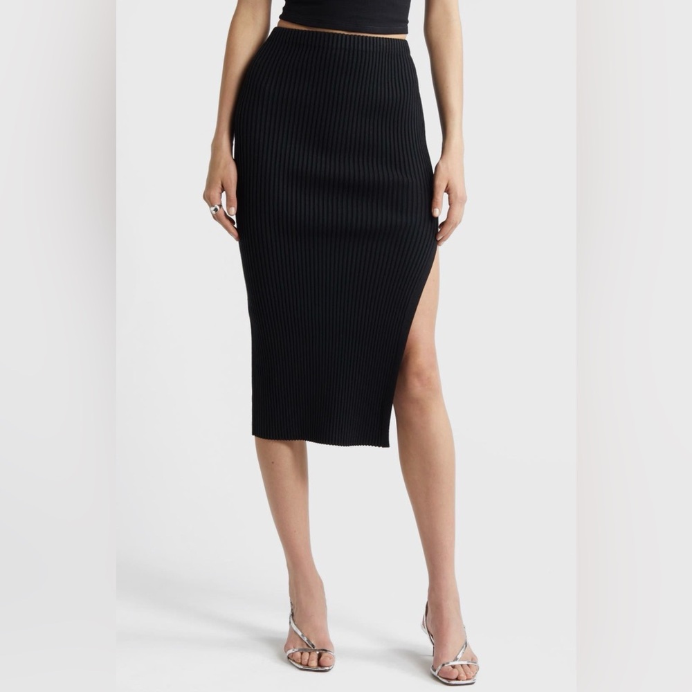 Chic Black Ribbed Pencil Skirt